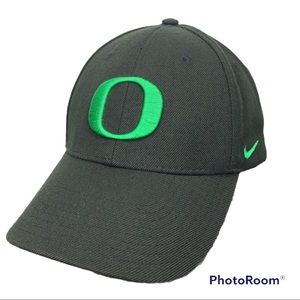 Nike UofO Ducks Hat Velcro StrapBack.